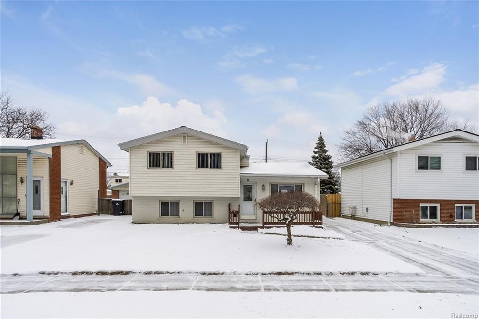 30266 Bluehill St, Roseville, MI 48066 - photo 1