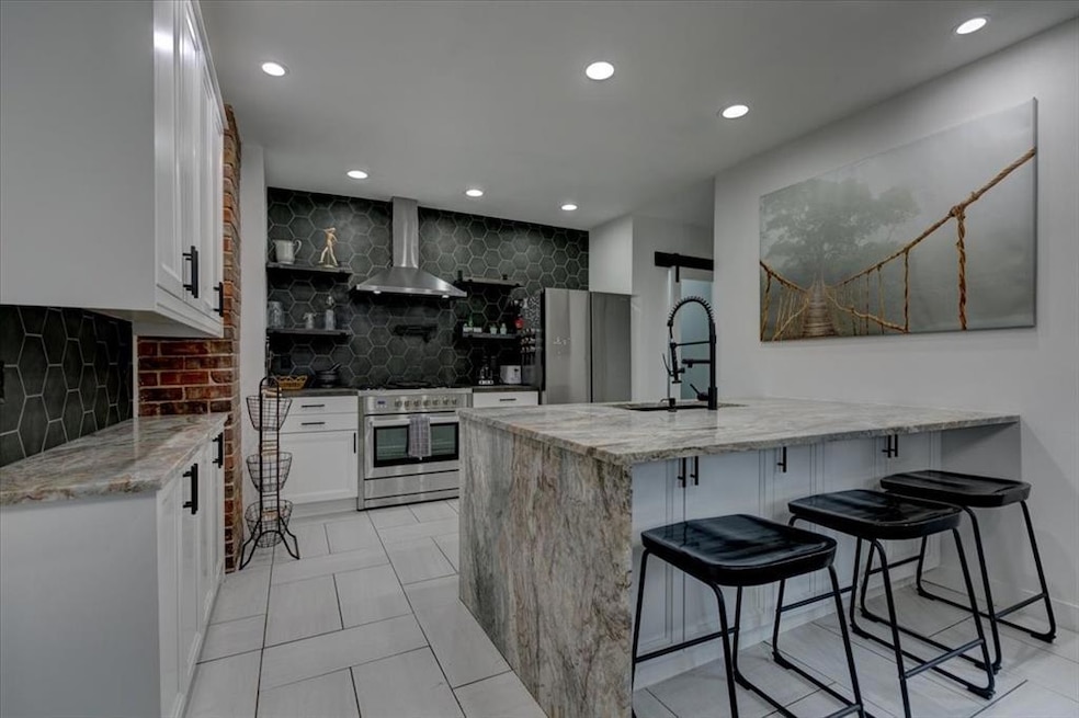 2203 High St, Des Moines, IA 50312 - photo 1