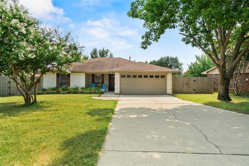 3013 Panhandle Dr, Grapevine, TX 76051 - photo 1