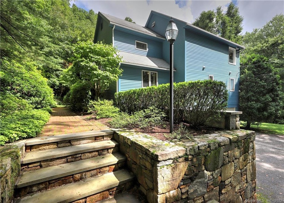 32 Crestview Dr, Woodbridge, CT 06525 - photo 1