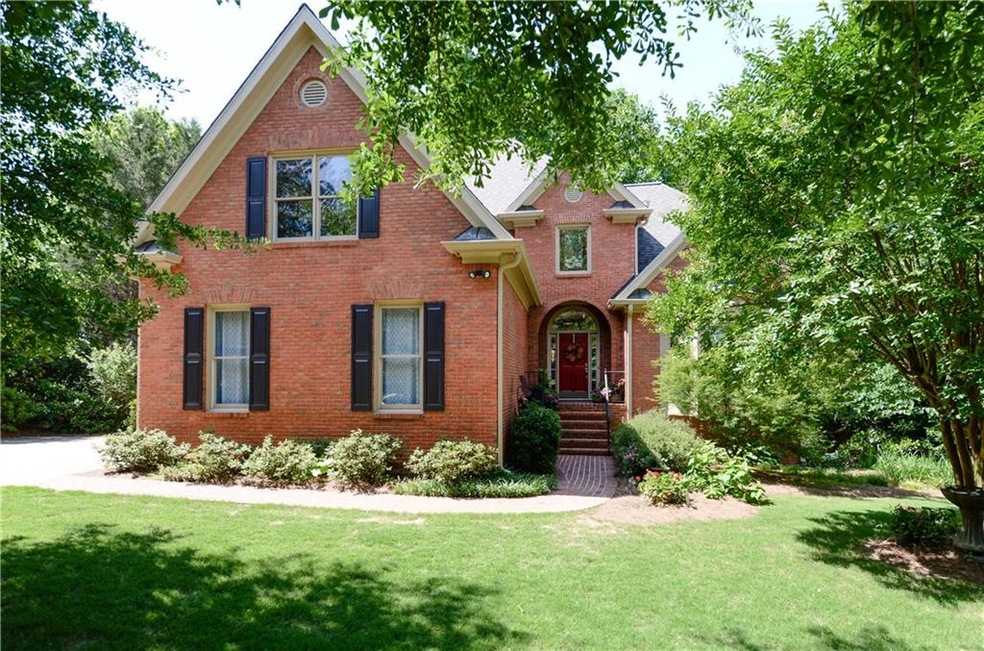 STYLISH BRICK HOME ON A QUIET CUL-DE-SAC IN DUNWOO
