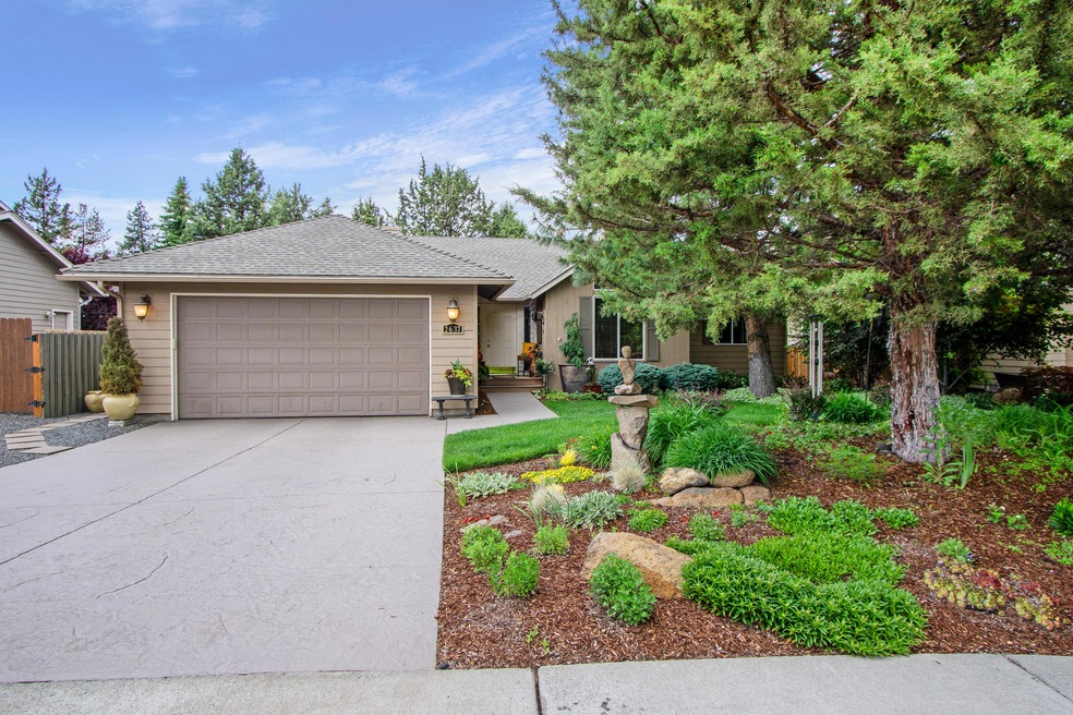 2637 NE Longfellow Ct