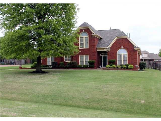 Great Curb Appeal! New Roof!