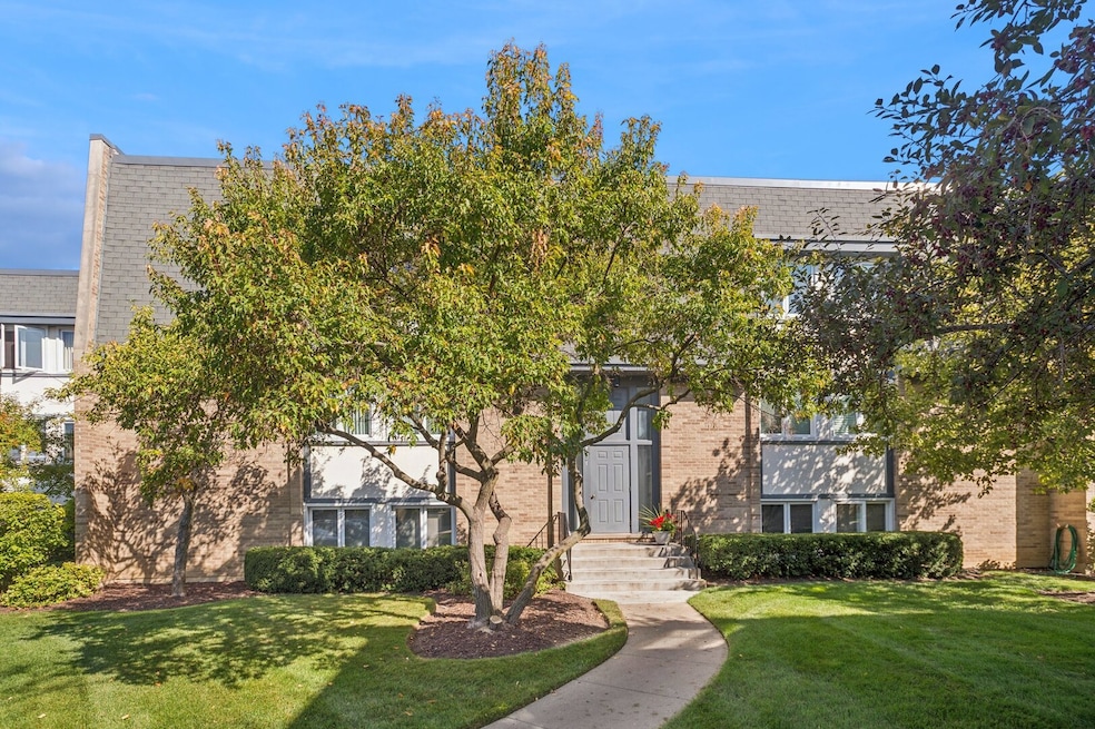 2021 Ammer Ridge Ct unit 302, Glenview, IL 60025 - photo 1