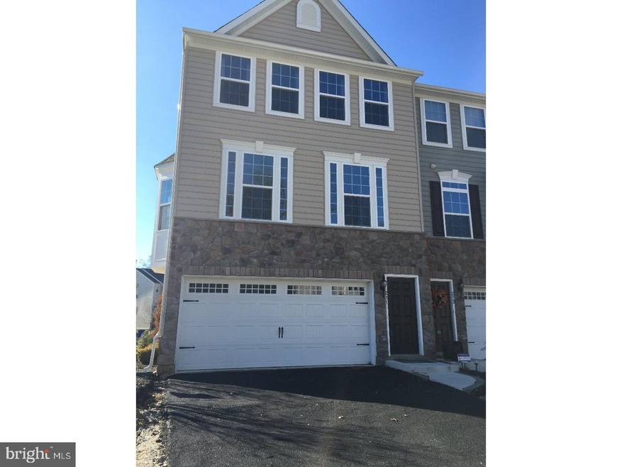 211 W General Grey Ct, Newark, DE 19702 - photo 1