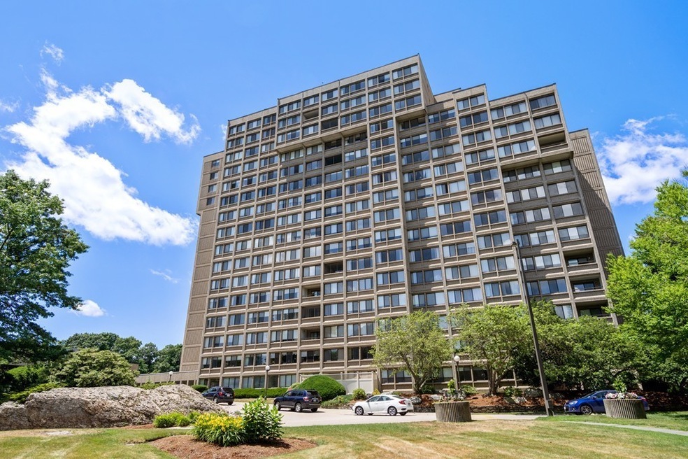 250 Hammond Pond Pkwy unit 411N, Chestnut Hill, MA 02467 - photo 1