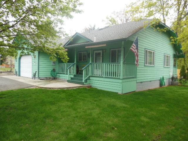 1227 SW Oak St, Grants Pass, OR 97526 - photo 1