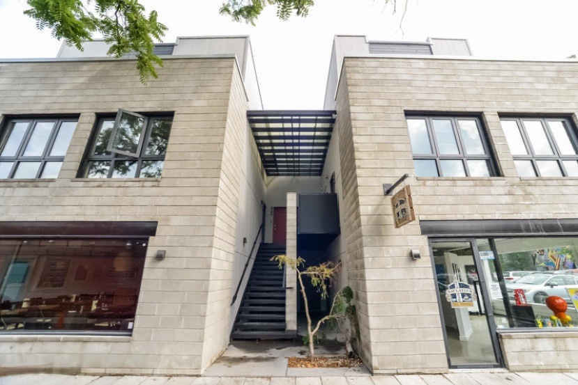 001-Front_View-4628806-small