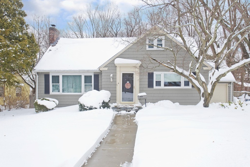 4 Crestwood St, Holyoke, MA 01040 - photo 1