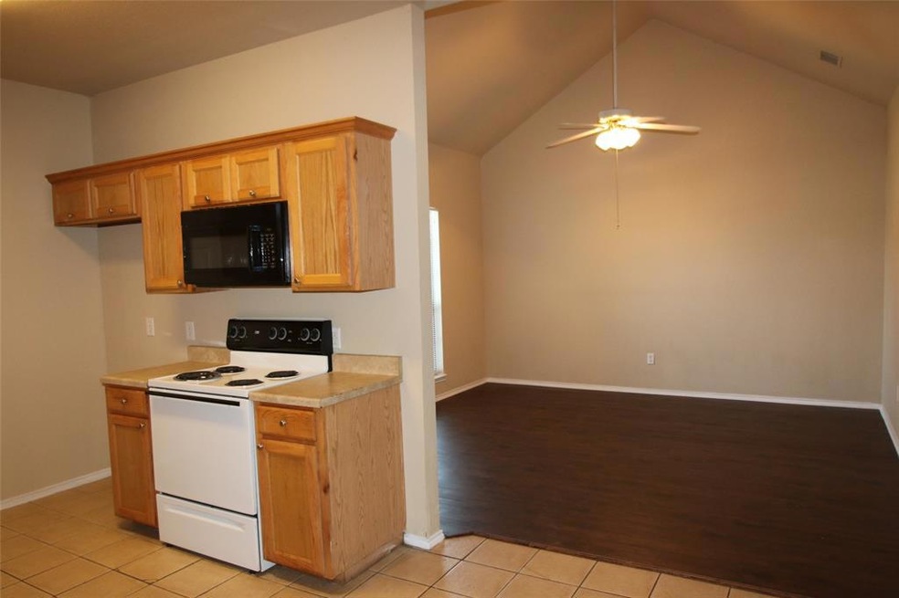 116 Collett Ct unit 116-118, Weatherford, TX 76088 - photo 1