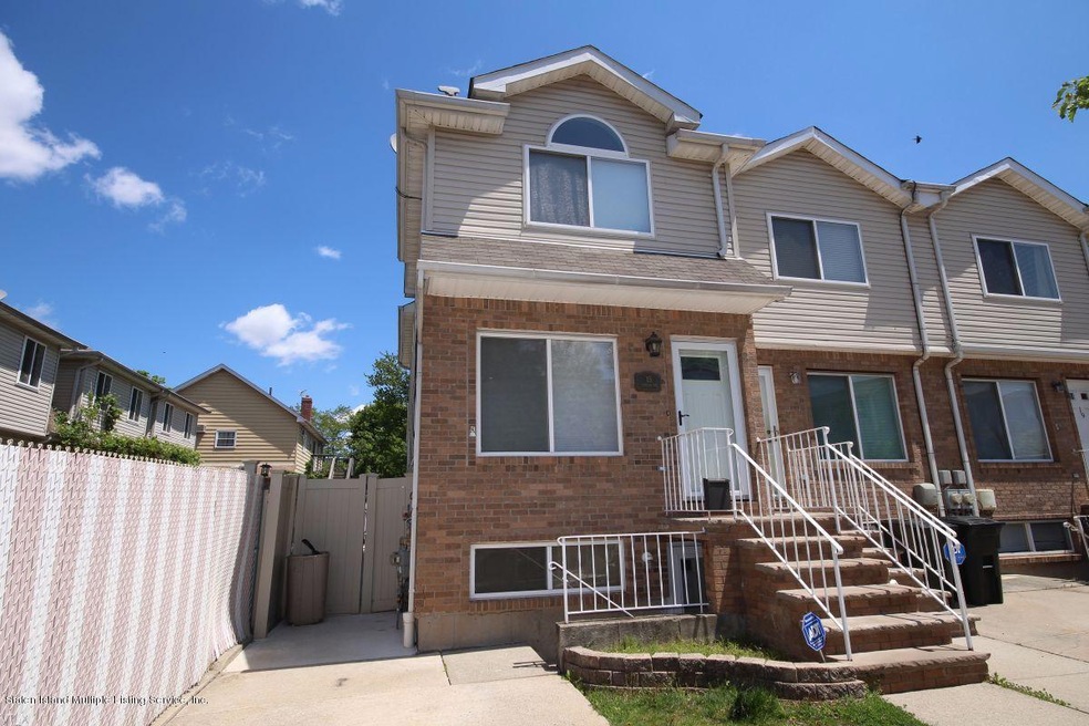 15 Simmons Ln, Staten Island, NY 10314 - photo 1