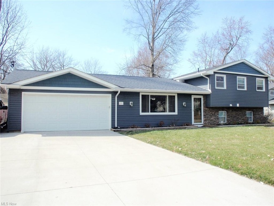 880 Harris Rd, Sheffield Lake, OH 44054 - photo 1