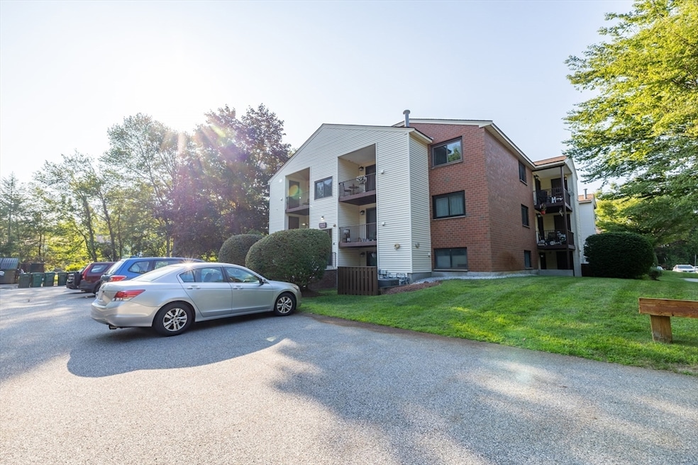 Fox Hunt Condominiums unit 10, Chelmsford, MA 01824 - photo 1