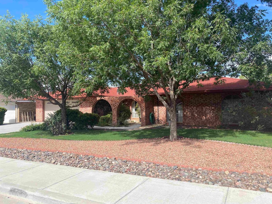 1413 Granada, Alamogordo, NM 88310 - photo 1