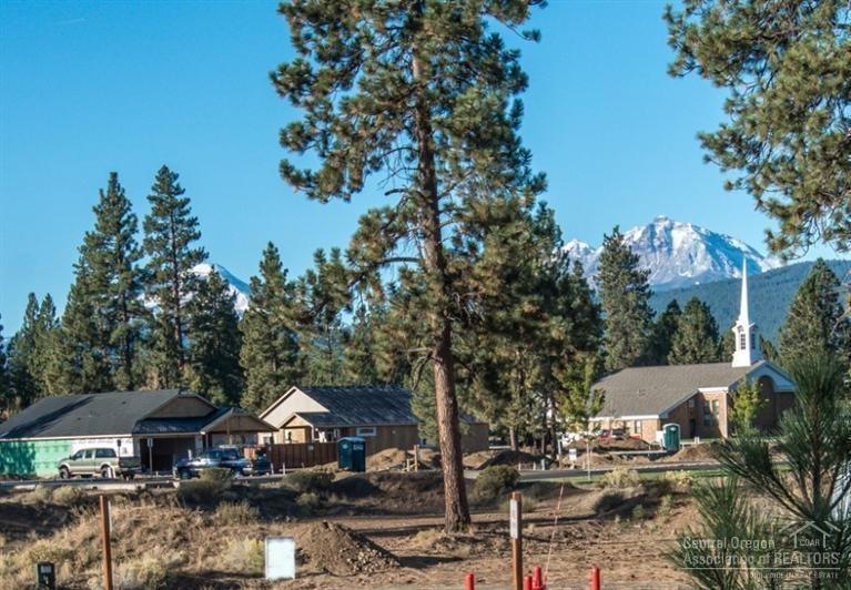 462 N Village Meadows Rd, Sisters, OR 97759 - photo 1