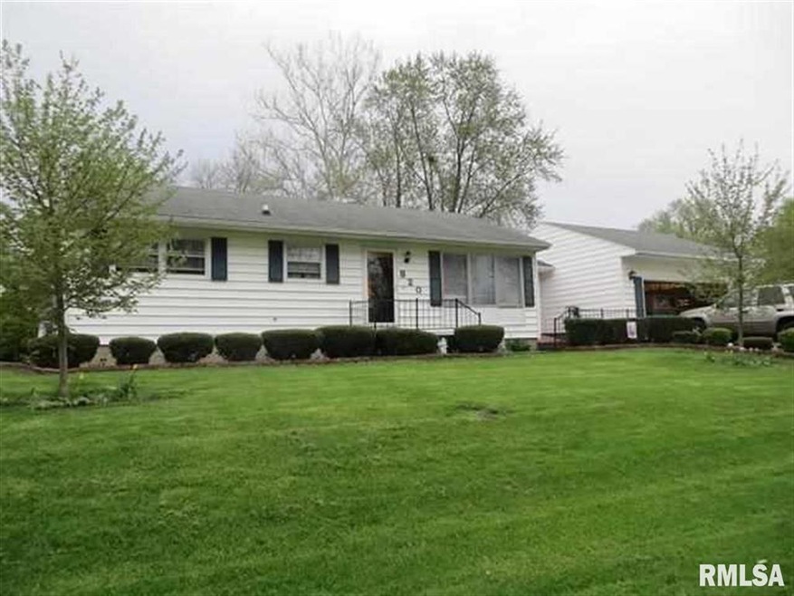 820 Sunset Dr, Lincoln, IL 62656 - photo 1