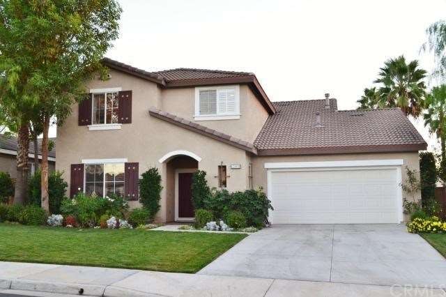 Beautiful Victoria Grove home with 2 car garage