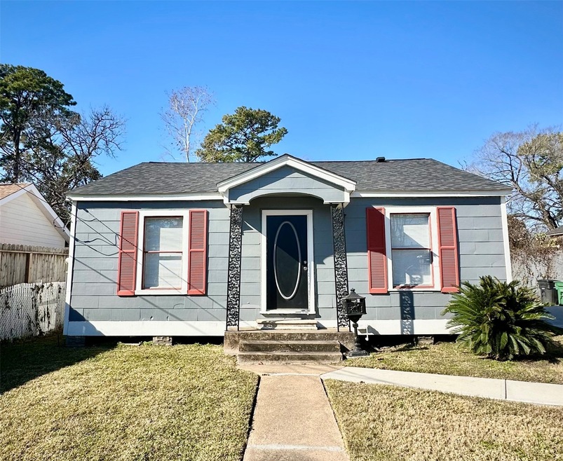 8013 Helmers St, Houston, TX 77022 - photo 1