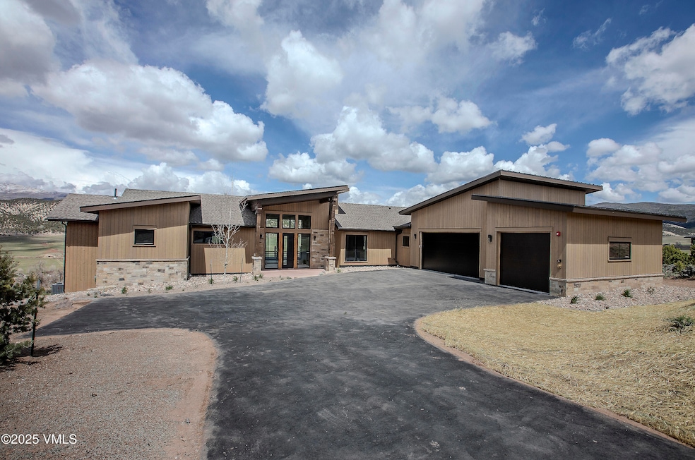 1043 E Haystacker
