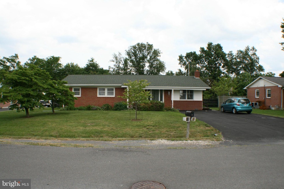 148 Meadowbrook Dr, Stephens City, VA 22655 - photo 1