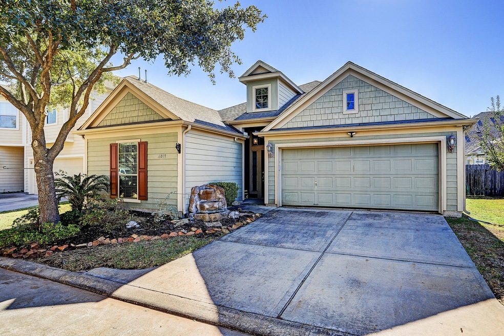 6019 Lynwood Banks Ln, Houston, TX 77092 - photo 1