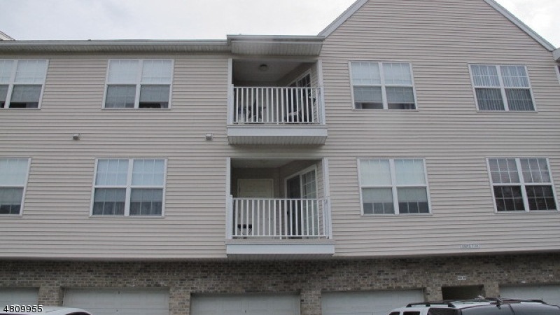 8 Parkside Ct, Wayne, NJ 07470 - photo 1