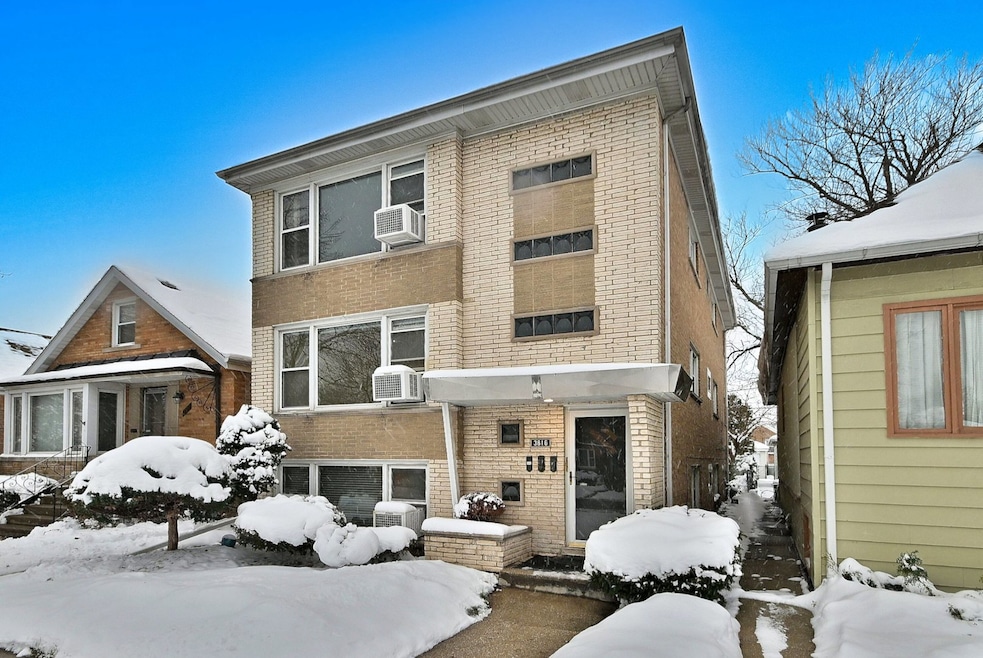 unlisted-address, Berwyn, IL 60402 - photo 1