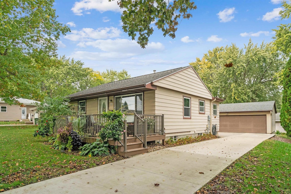 1314 3rd Ave SW, Waverly, IA 50677 - photo 1