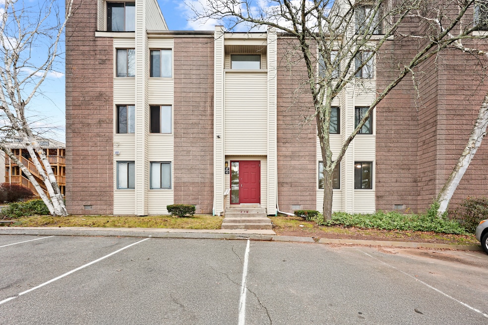 38 Burgundy Hill Ln, Middletown, CT 06457 - photo 1