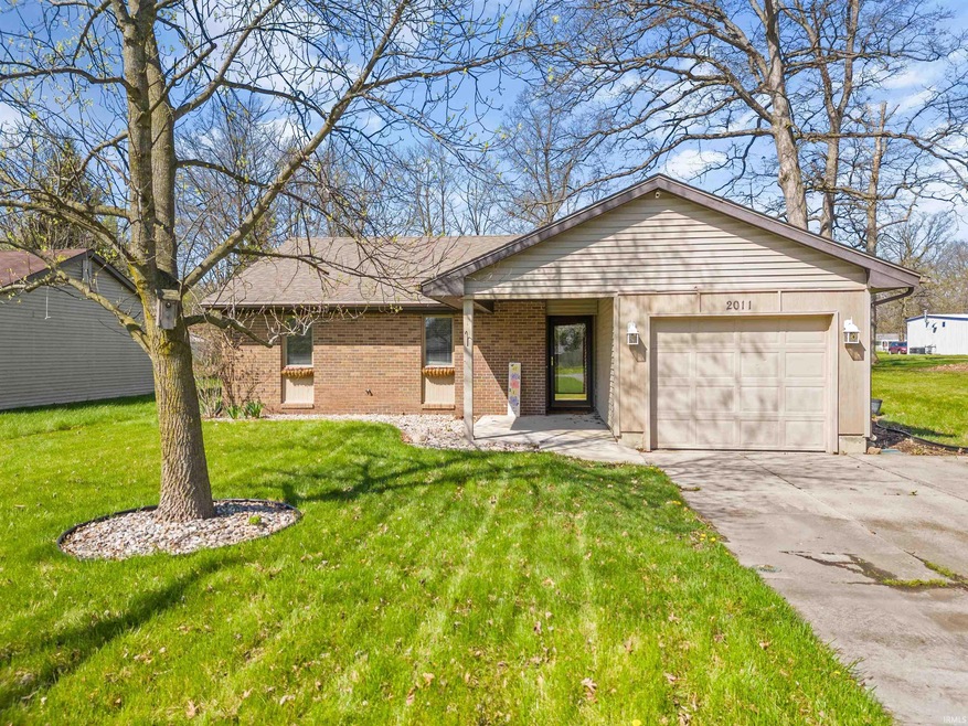 2011 Olladale Dr, Fort Wayne, IN 46808 - photo 1