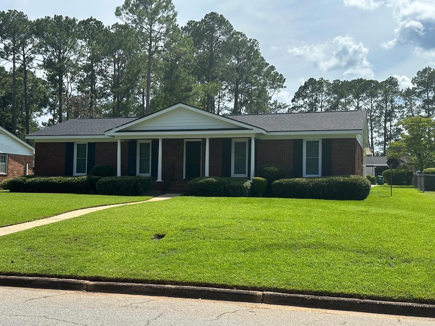 1817 W Lakeridge Dr, Albany, GA 31707 - photo 1