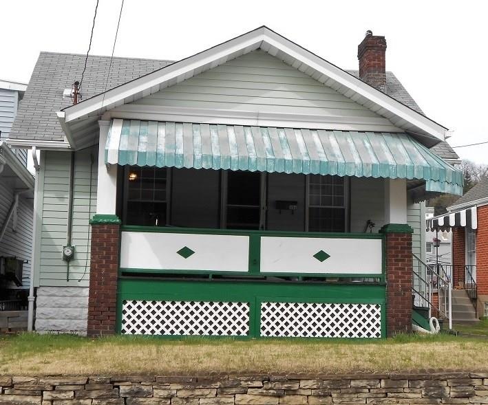 Welcome to 594 7th St.  - a 3 Bedroom I\(OR 2 BR +