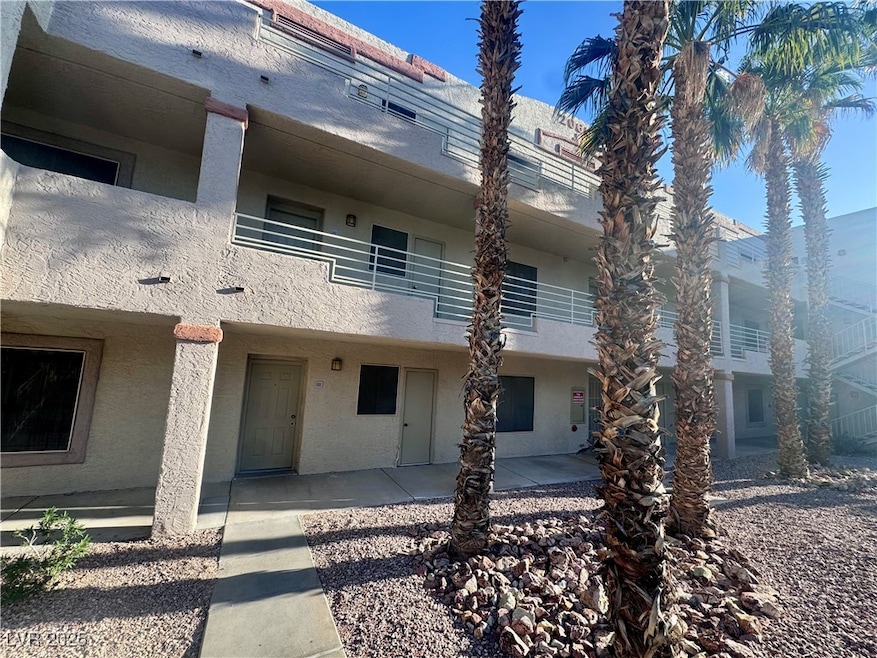 2064 Mesquite Ln unit 102, Laughlin, NV 89029 - photo 1