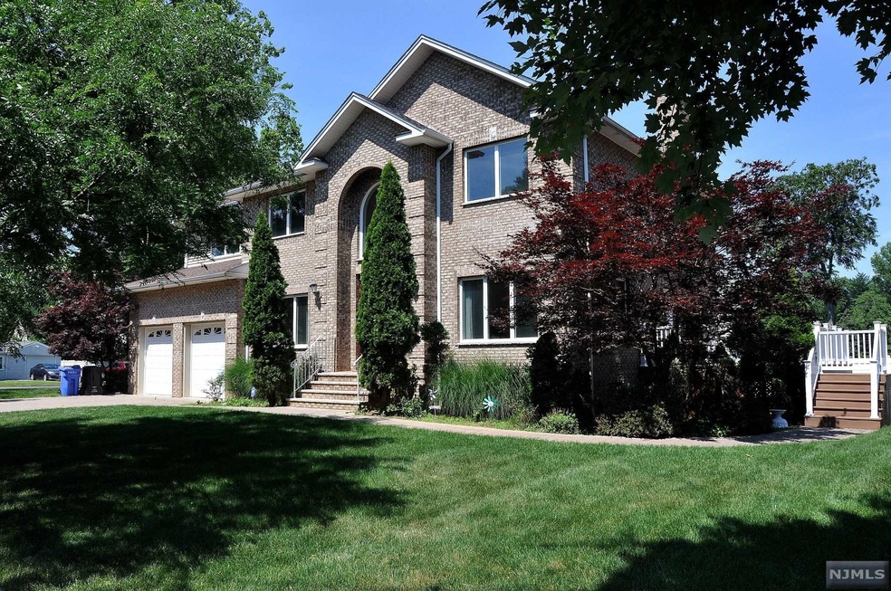 59 Lilac Ln, Paramus, NJ 07652 - photo 1