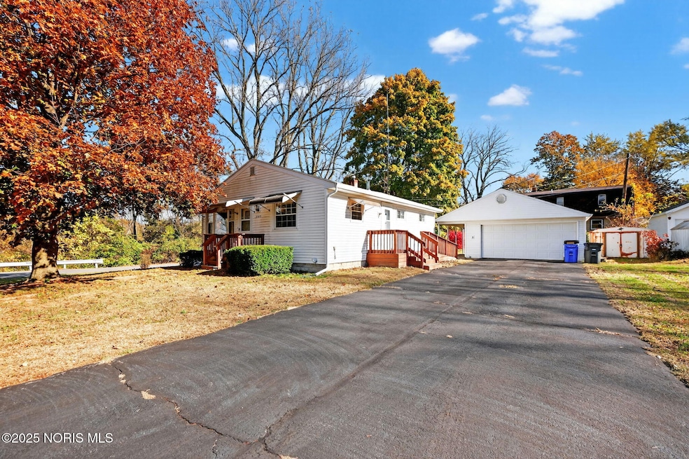 6052 Recamper Dr, Toledo, OH 43613 - photo 1