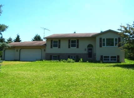 N4808 Parkview Dr, Helenville, WI 53137 - photo 1