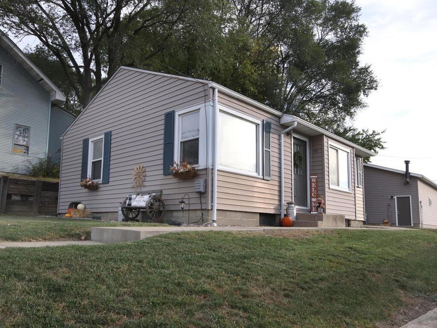 107 2nd St NW Montgomery MN 56069 USA-001-006-Exte