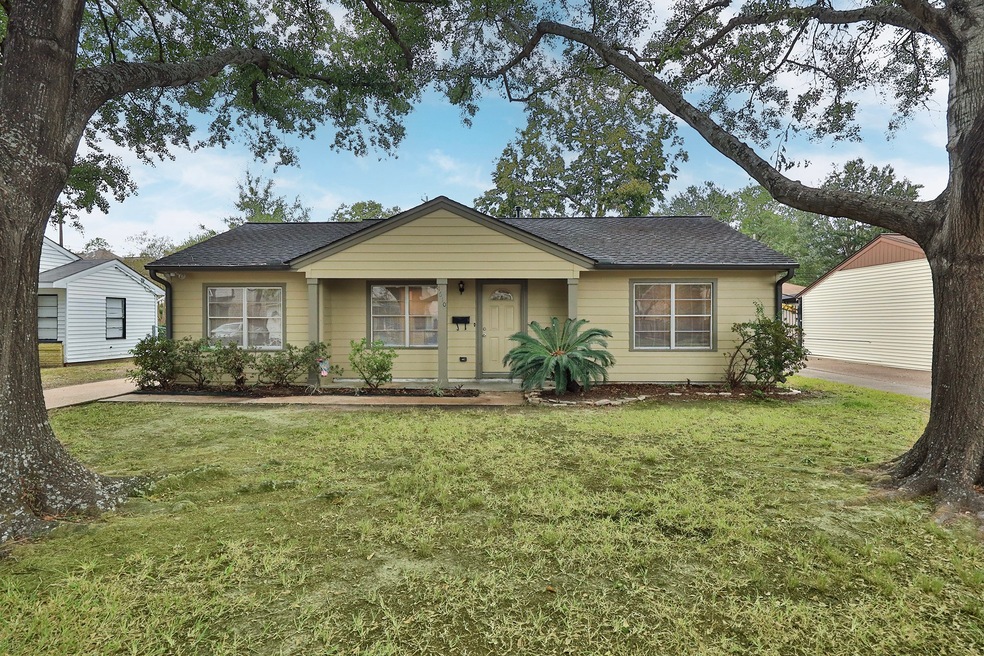 1610 Cheshire Ln, Houston, TX 77018 - photo 1