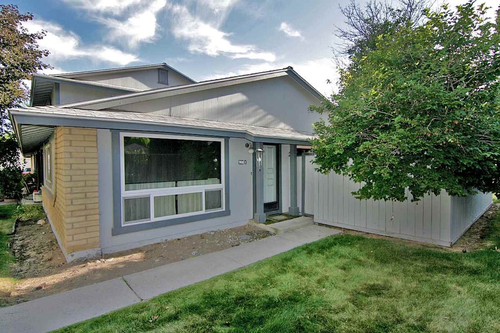 968 Crestwood Dr unit 1, Sparks, NV 89434 - photo 1