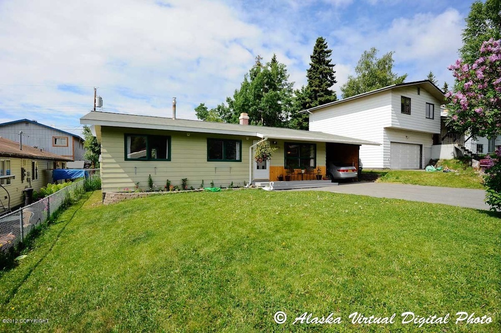 Large Front Yard W/RV Parking