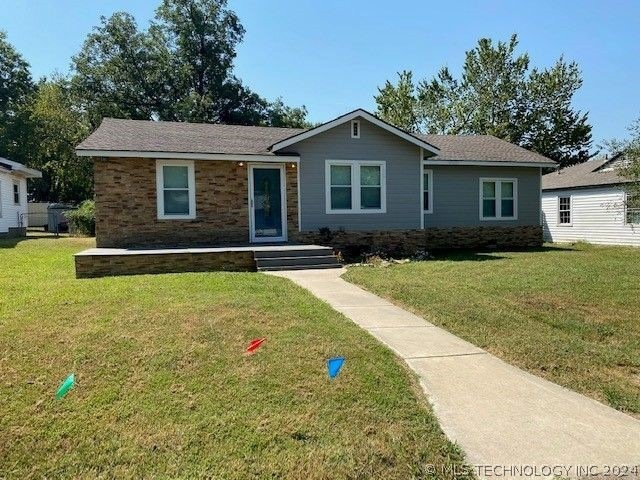 309 E 12th Place, Claremore, OK 74017 - photo 1