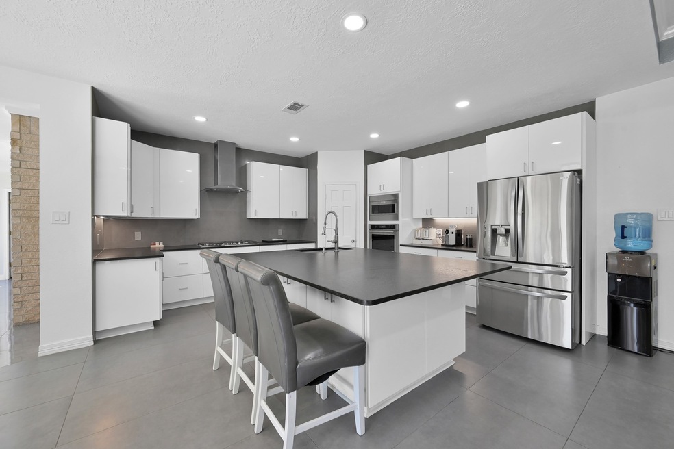 10420 Hufsmith Rd, Tomball, TX 77375 - photo 1