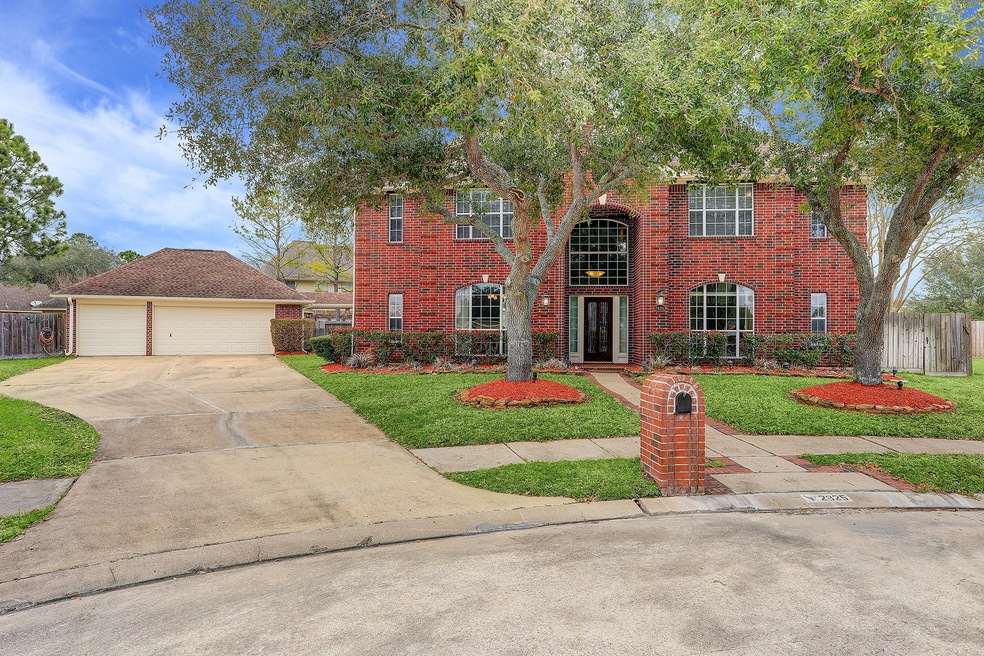 2825 Love Ct, Friendswood, TX 77546 - photo 1