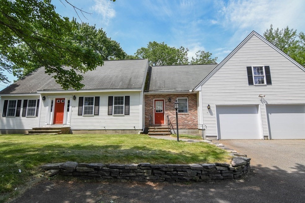 834 Mammoth Rd, Dracut, MA 01826 - photo 1