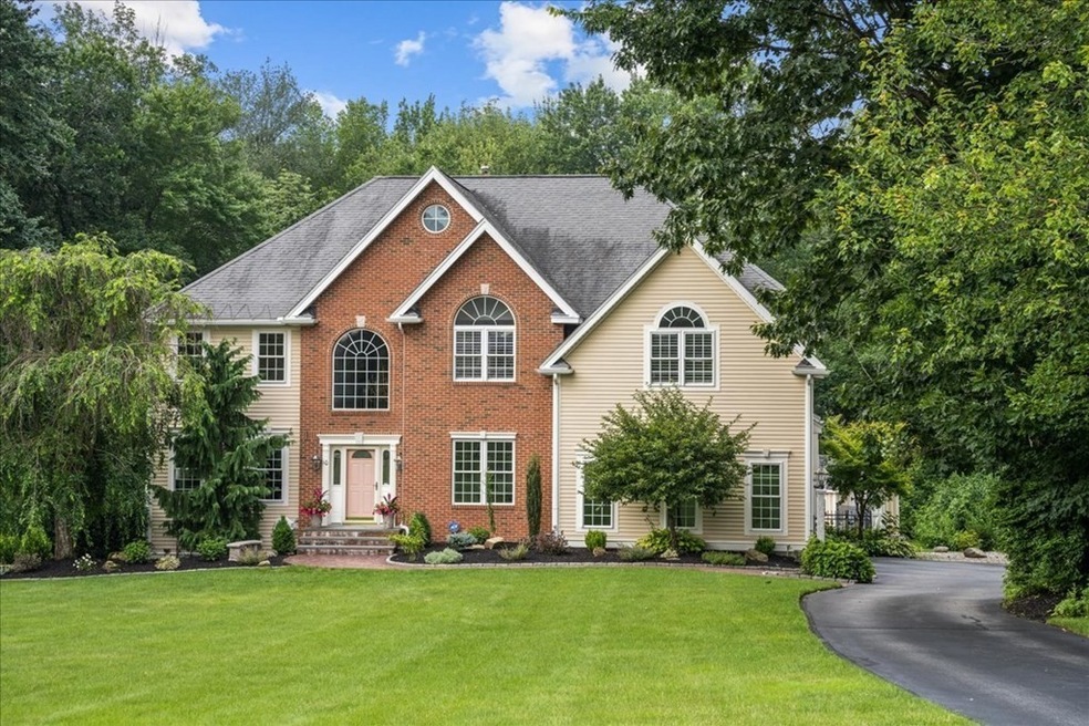 10 Settlers Rd, Shrewsbury, MA 01545 - photo 1