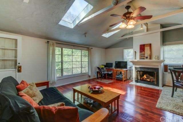Living Room w/fireplace