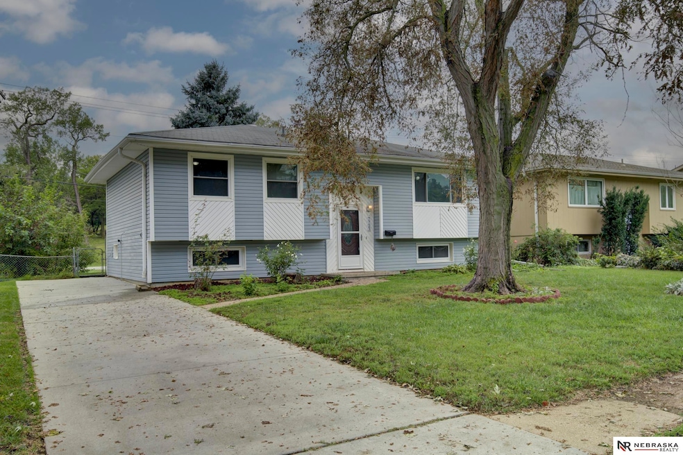 7723 Park View Blvd, La Vista, NE 68128 - photo 1
