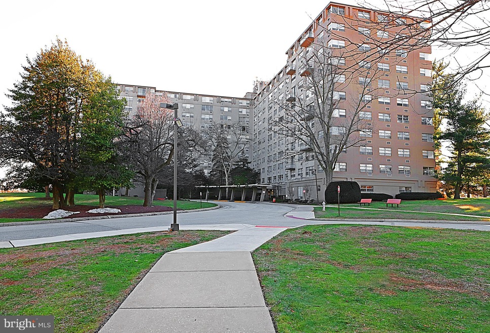 Radnor House unit 804, Bryn Mawr, PA 19010 - photo 1