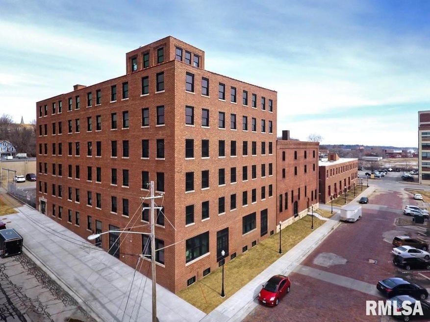 511 Pershing Ave unit 609 W, Davenport, IA 52803 - photo 1
