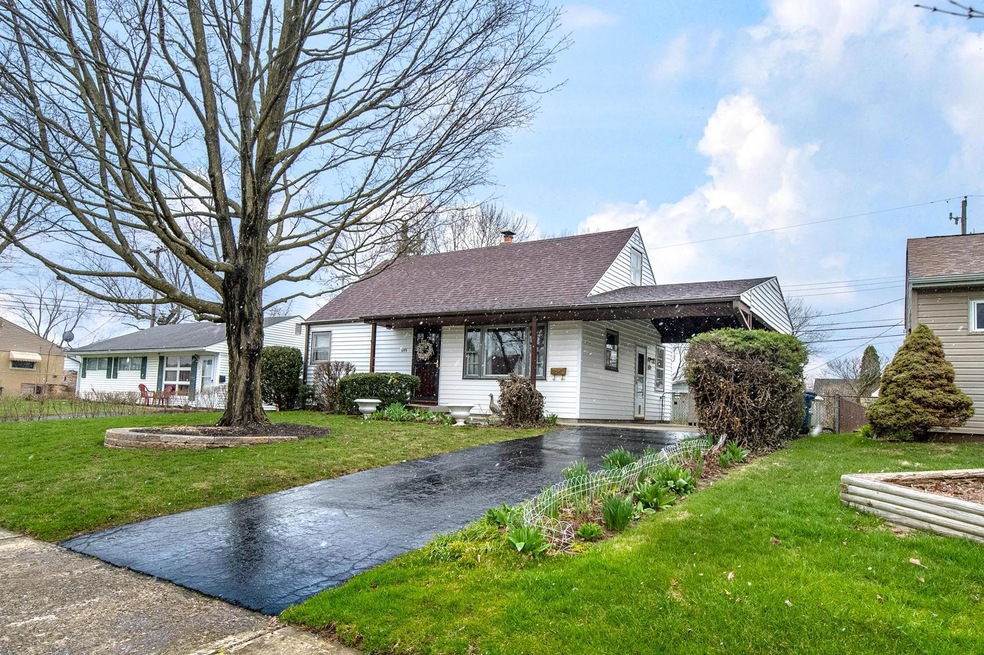 699 Georgian Dr, Columbus, OH 43228 - photo 1